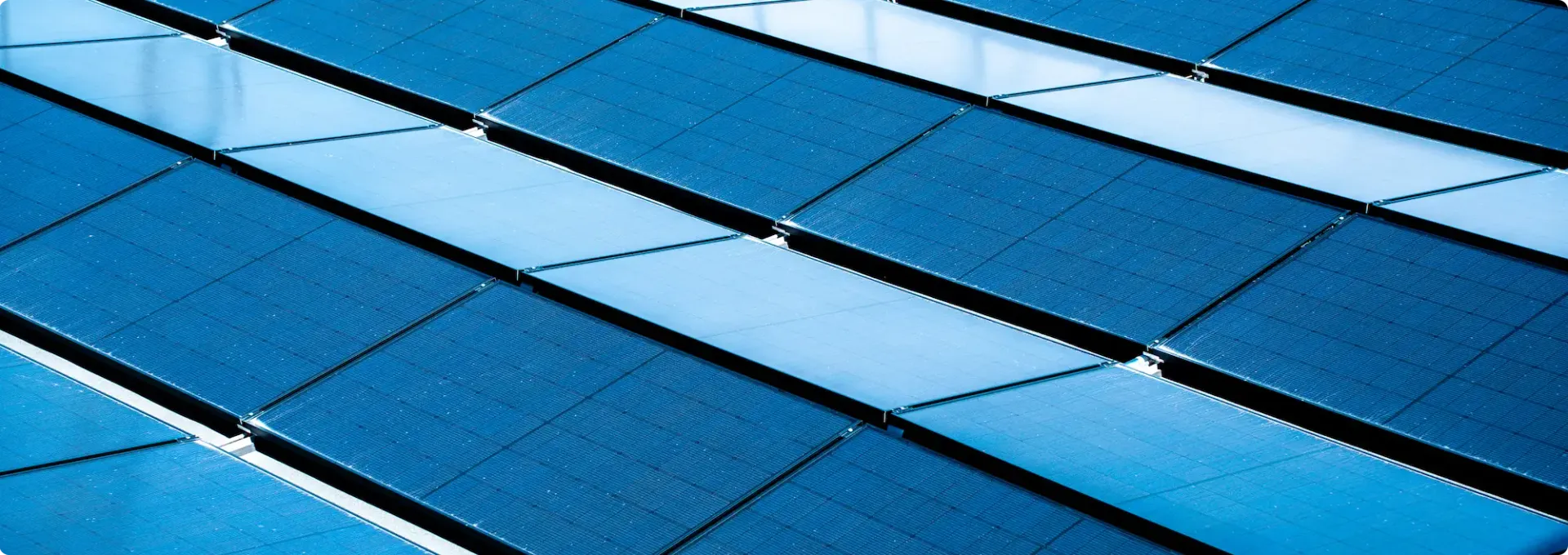 Panneaux solaires alignés