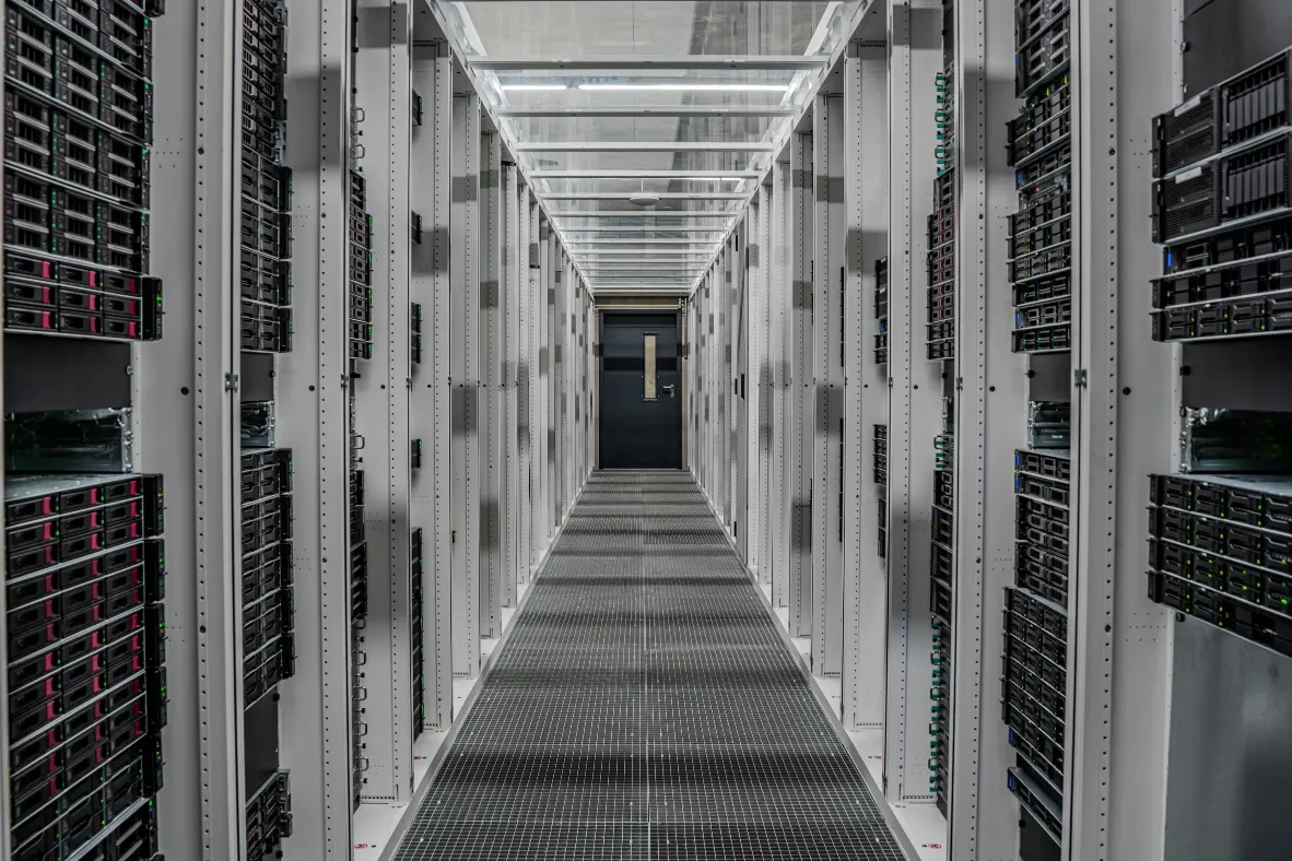 Un centre de données à la pointe de la technologie, conçu pour allier performance, sécurité et efficacité énergétique.
