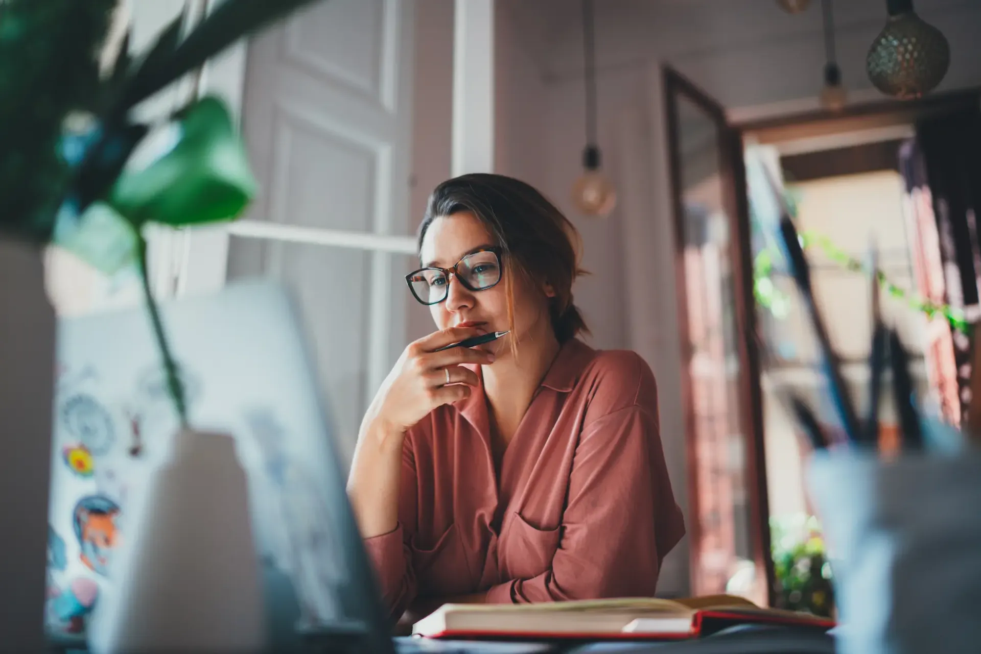 Image listant les fonctionnalités d'hébergement pour les Blogs, les protfolios / cv, les sites e-commerce, les sites institutionnels, les apps collaboratives, les forums et les CRM.